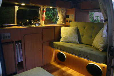 Vanwurks 2011 Volkswagen Bay Classic interior